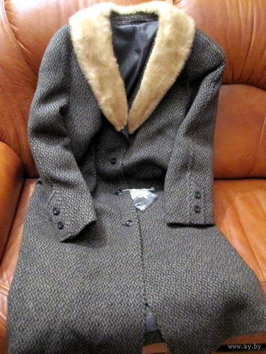 Фабричное пальто с натуральным мехом норки