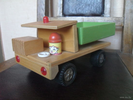 Машинка детская,деревянная.23Х10Х11.