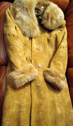 Фабричное пальто ЭЛЕМА  с натуральным мехом