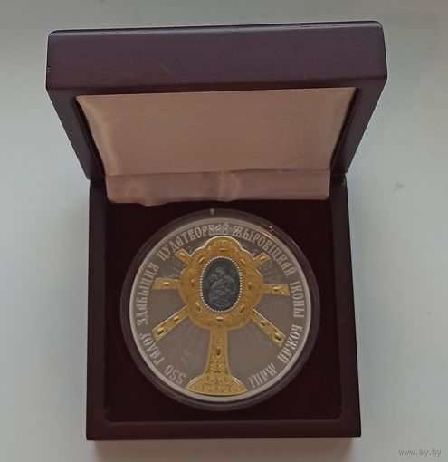 Футляр для монет универсальный деревянный с бордовым ложементом (78х74 мм.)