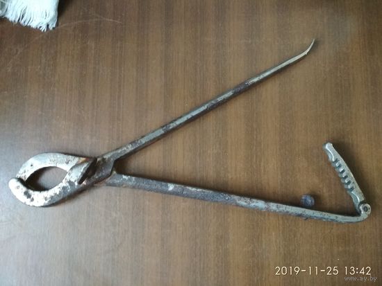 Старинный  инструмент- клещи