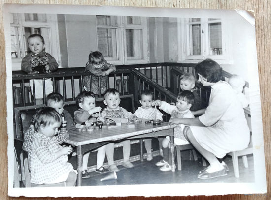 Фото из СССР. В детском саду. 1963 г. 9х12 см.