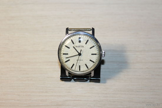 Механические часы "Восток", времён СССР, гильошированный циферблат.