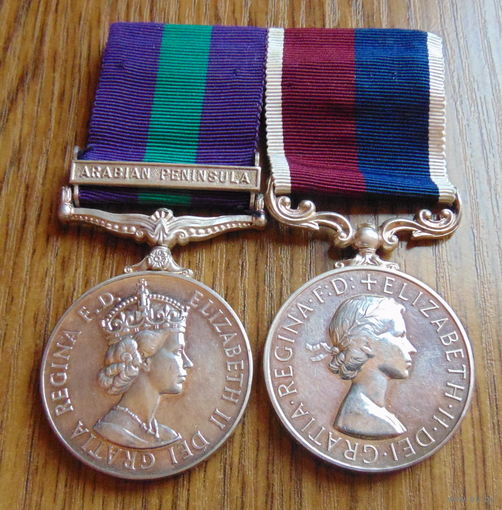 Две редкие, серебряные Английские награды и знаки Королевских ВВС 50-х годов,в отличном сохране.