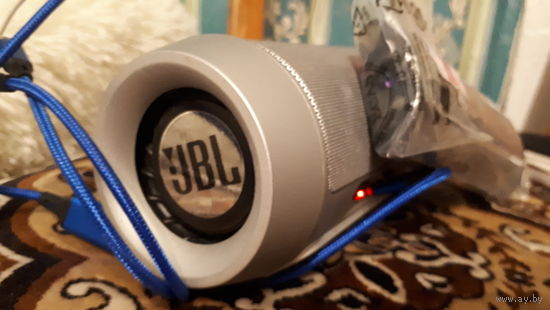 Колонка JBL Charge 2+ Bluetooth 15 Ватт USB серебро.