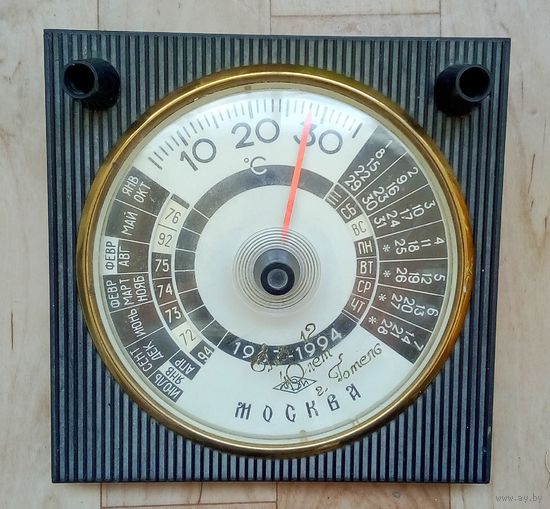 Винтажный советский термометр и календарь с держателями для двух ручек. с 1967-1994 года. Производство Москва