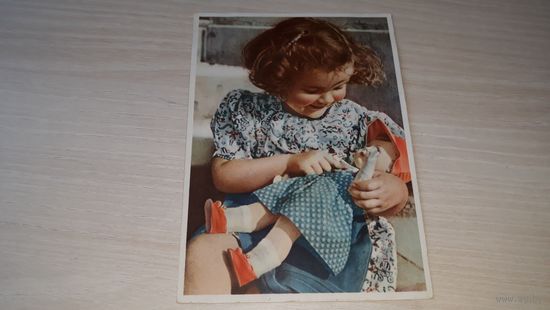 Германия девочка с куклой дети игрушки открытка 1940-50-е гг