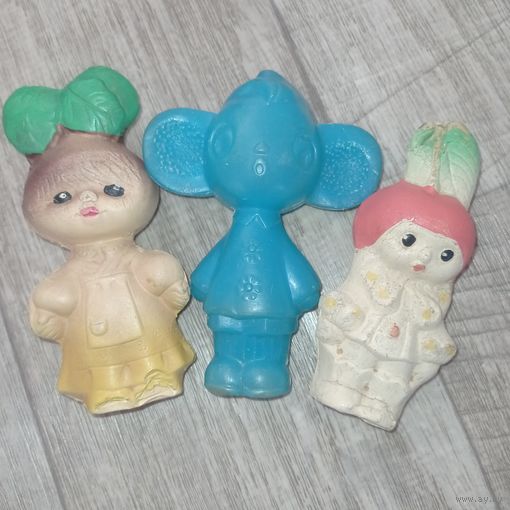 Игрушки резиновые и пластмассовая, игрушки СССР. Гурвинек, Редиска, девочка.