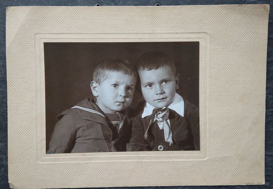 Фото двух мальчиков. 1950-е. 11.5х16 см.