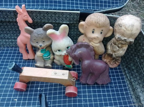 Лот советских игрушек. Игрушки СССР. Жираф, мишка, обезьянка, заяц, лошадка, пупс, деревянное тело - каталка
