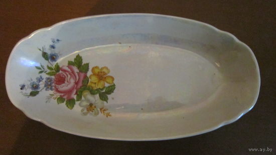 Тарелка с цветами. Украина. Фарфор.