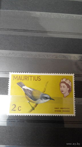 Марка фауна птицы корона английской империи королева Мавтитус