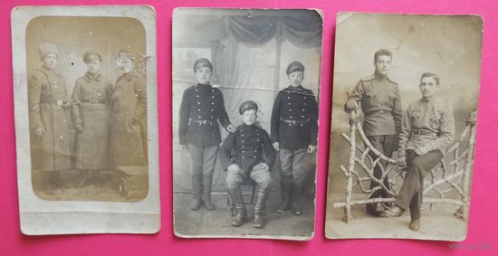Фото "Солдаты РИ, ПМВ", 13*9 см, до 1917 г. (награды, эмблемы на погонах)