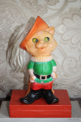 Резиновая игрушка "Кот в сапогах", времён СССР, высота 23.5 см.