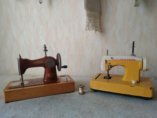 Детские швейные машинки "ДШМ-1" и "Ладушка"(ДШМ-4) одним лотом. СССР, 80-е годы прошлого столетия.