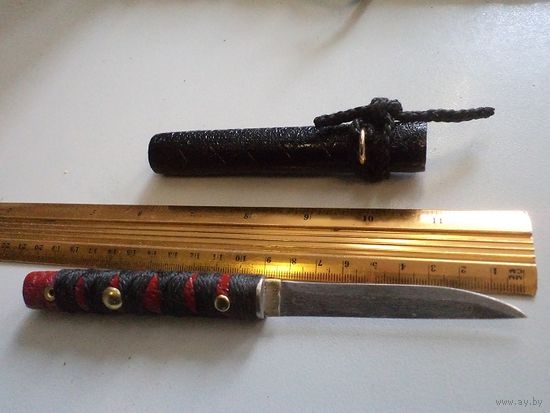 Нож ручной работы в японском стиле в деревянных ножнах