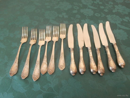 Набор 12 предметов: 6 вилок, 6 ножей мельхиор серебрение ЗиШ УССР (Украина) СССР.