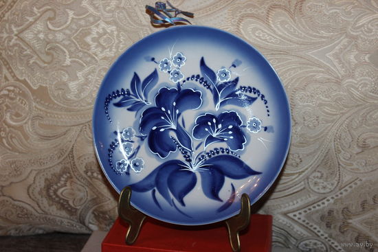 Настенная, фарфоровая тарелка, времён СССР,  МФЗ, диаметр 20 см., без сколов и трещин.