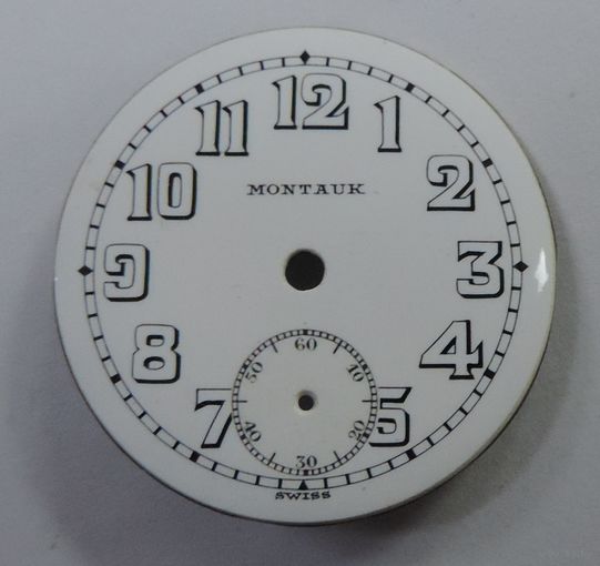 Циферблат эмалевый 20-е годы на наручные часы "MONTAUK". Диаметр 3 см.