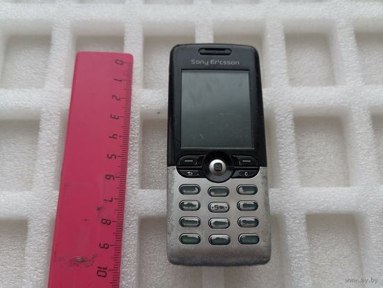 Старый мобильный телефон Sony Ericsson