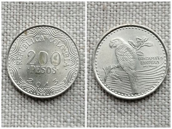 Колумбия 200 песо 2013/фауна/Попугай(FA)