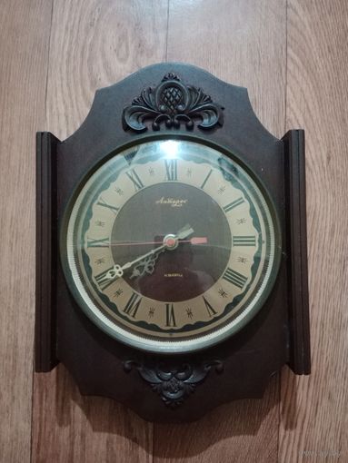 Часы настенные Антарес кварц в деревянном корпусе рабочие винтаж