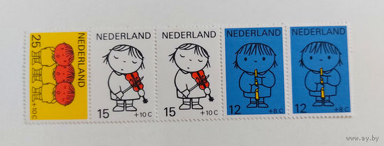 Нидерланды 1969. Дети с музыкальными инструментами (сцепка из 5 марок)