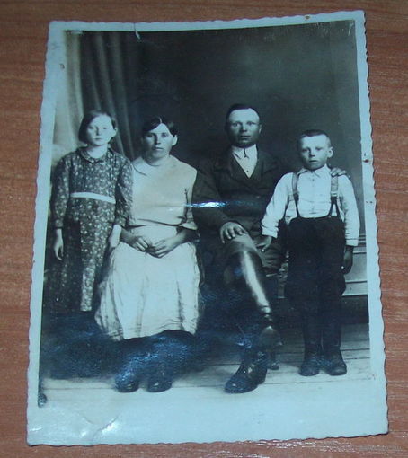 Старое семейное фото.