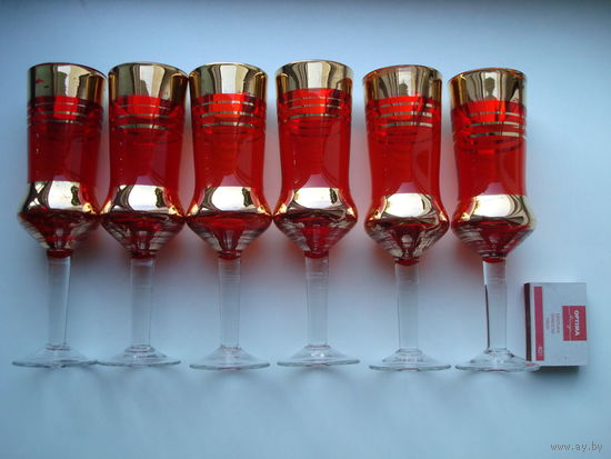 Шесть красных высоких бокала с позолотой, 60-70 годы, винтаж.