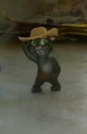 Кот в шляпе киндер-сюрприз
