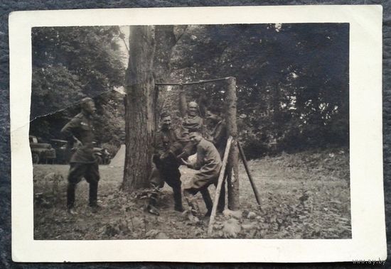 Фото военных. Послевоенные физкультурные упражнения. Польша. Июль 1945 г. 9х13 см.