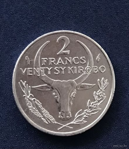 Мадагаскар 2 франка 1979. Пуансеттия прекраснейшая