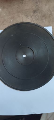 Резиновый диск для проигрывателя пластинок.