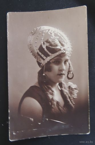 Фото "Девушка в короне", Польша, Барановичи, 1928 г.