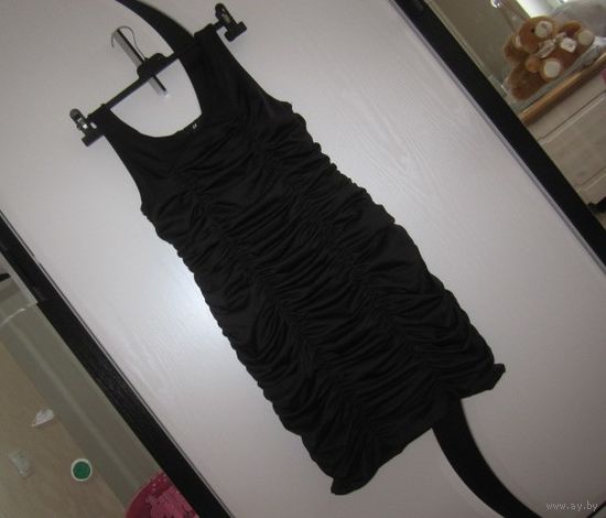 Маленькое черное платье H&M на сборках, р.M