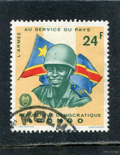 Конго. Солдат на фоне флага