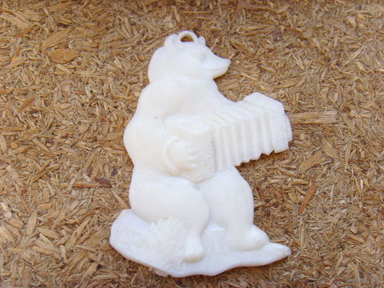 Елочная игрушка СССР . Медведь с гармошкой . Музыкант . Колкий пластик