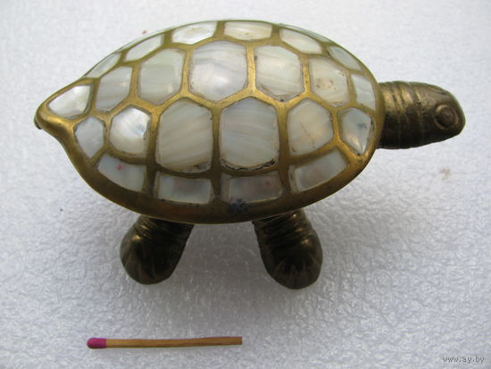 Шкатулка. Черепаха. латунь, перламутр. 130 х 55 х 80 мм