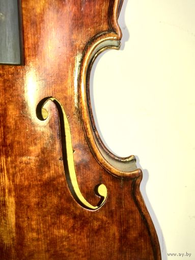 Старинная скрипка