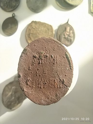 Старый образок медальон иконка католическая лот 12 размер примерно высота  2,1 см на 1,7 см сплав или медь бронза латунь лот 2