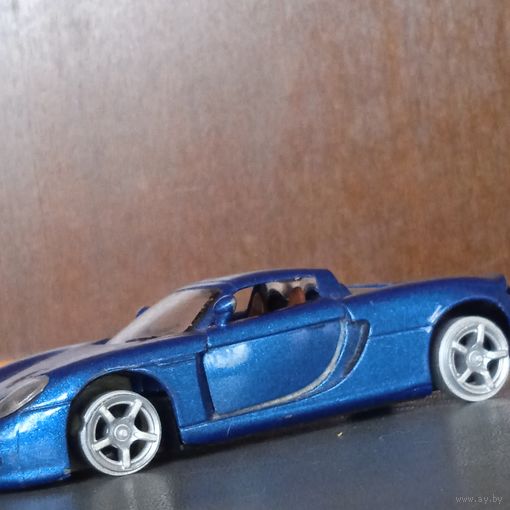 Машинки в коллекцию Porshe Carrera-GT 1/36