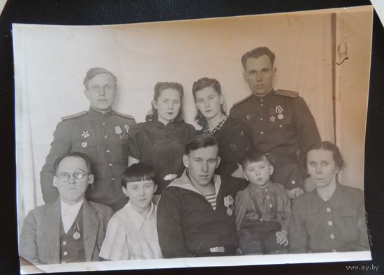 Фото "Большая орденоносная семья", конец 1940-х гг.