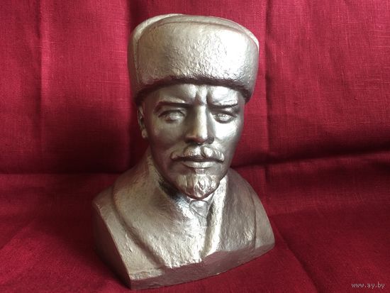 Статуэтка (скульптура) бюст Ленин в шапке силумин
