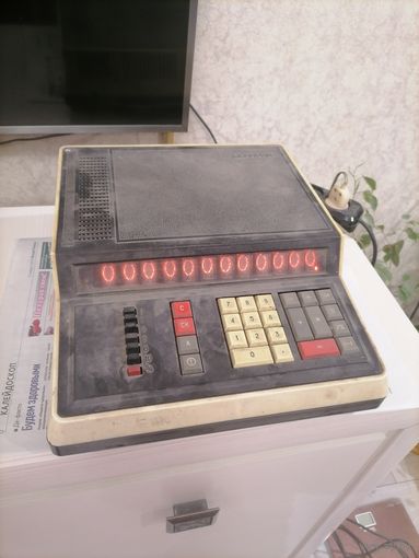 Калькулятор Искра-111М