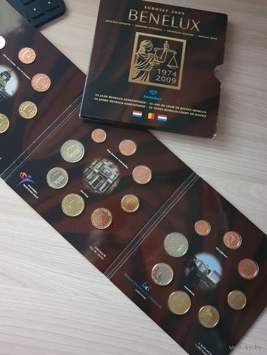 Бенилюкс 2009 год. 1, 2, 5, 10, 20, 50 евроцентов, 1, 2 евро Бельгии, Нидерландов и Люксембурга. Официальный набор монет в буклете.