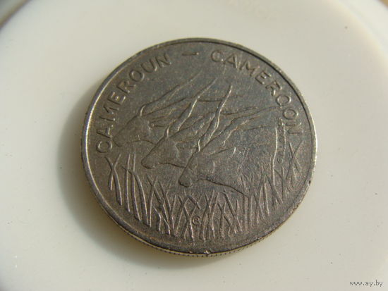 Камерун. 100 франков 1975 год  KM#17    Тираж: 11.000.000