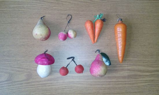 Елочные игрушки из ваты (папье-маше): морковка, гриб, груша, вишенки. (возможен обмен)