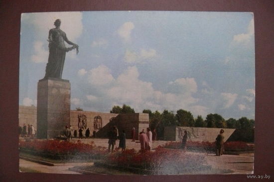 Голанд И.(фото), Ленинград. Аллегорическая статуя "Родина-мать"; 1967, чистая (Лениздат).