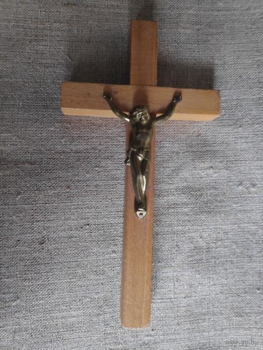 Католический деревянный крест. (Польша)