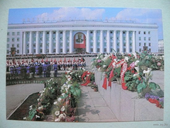 Гаспарянец В.(фото), Ульяновск. На площади В. И. Ленина; 1979, 1980, чистая (Ленин).
